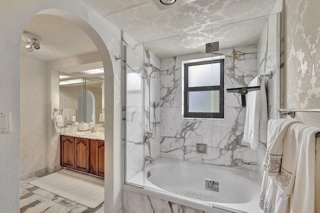 bathroom with vanity and tiled shower / bath