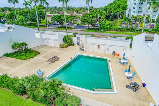 view of swimming pool