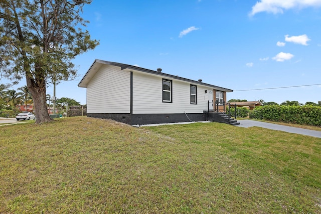 view of front of home featuring a front yard