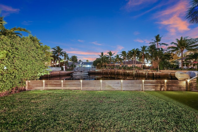 view of yard at dusk