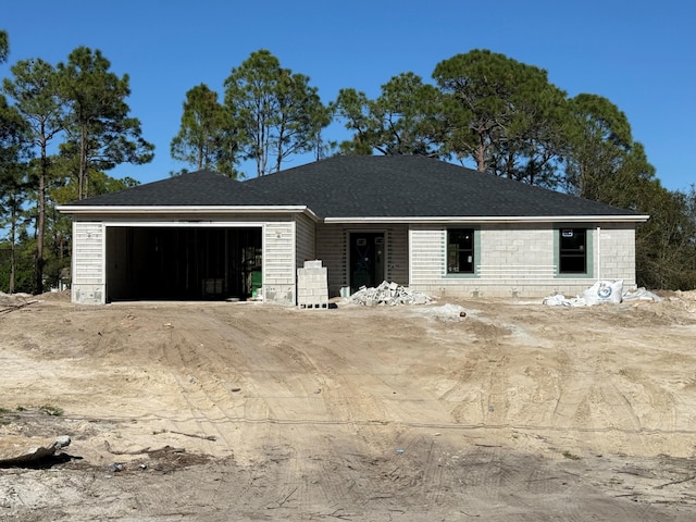 view of front facade with a garage