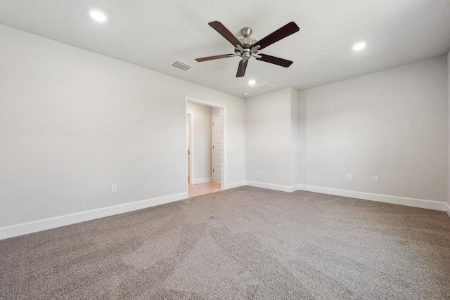 carpeted empty room featuring ceiling fan