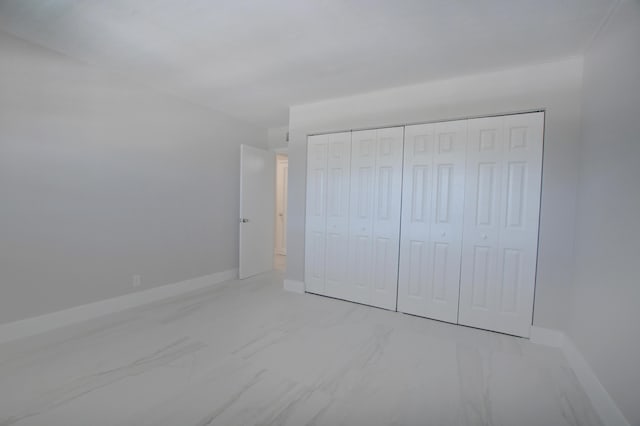 unfurnished bedroom featuring a closet