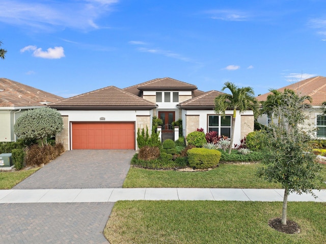 view of front facade featuring a front yard and a garage