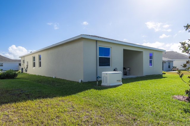 back of house featuring a yard