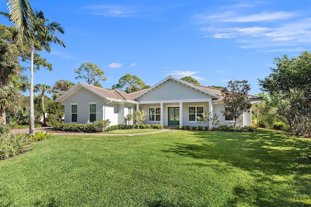 view of front facade featuring a front yard