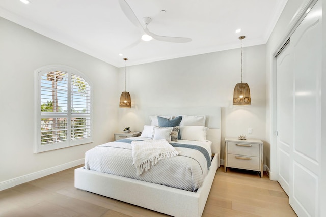 bedroom featuring light wood-type flooring, a closet, and ceiling fan