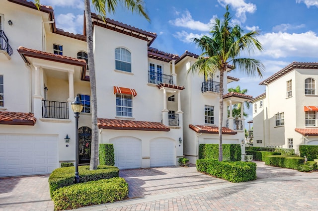 view of mediterranean / spanish-style house