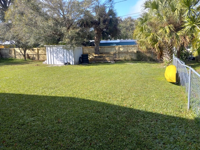 view of yard with a shed