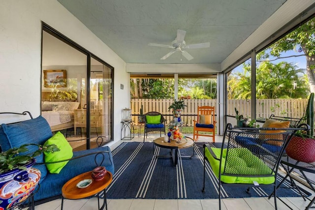 sunroom with ceiling fan