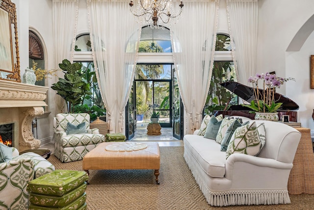 sitting room with an inviting chandelier