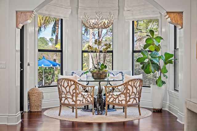 dining space with plenty of natural light and breakfast area