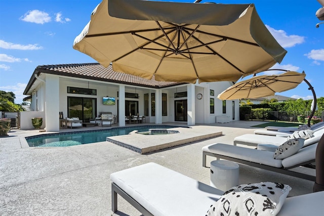 view of pool featuring ceiling fan, an outdoor hangout area, an in ground hot tub, and a patio