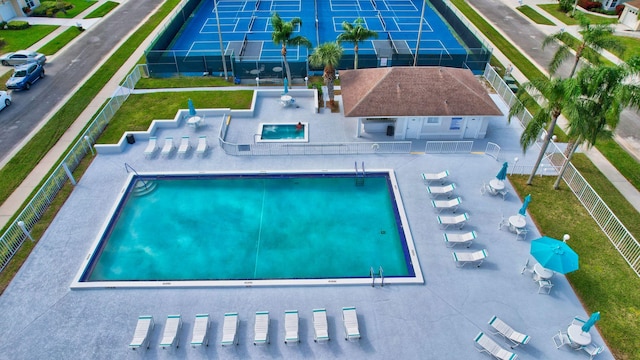 view of swimming pool