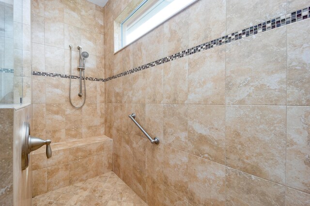 details featuring tiled shower