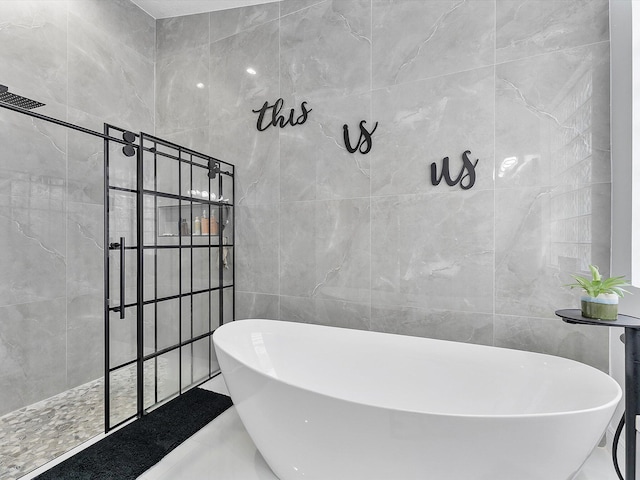 bathroom featuring a bathtub and tile walls