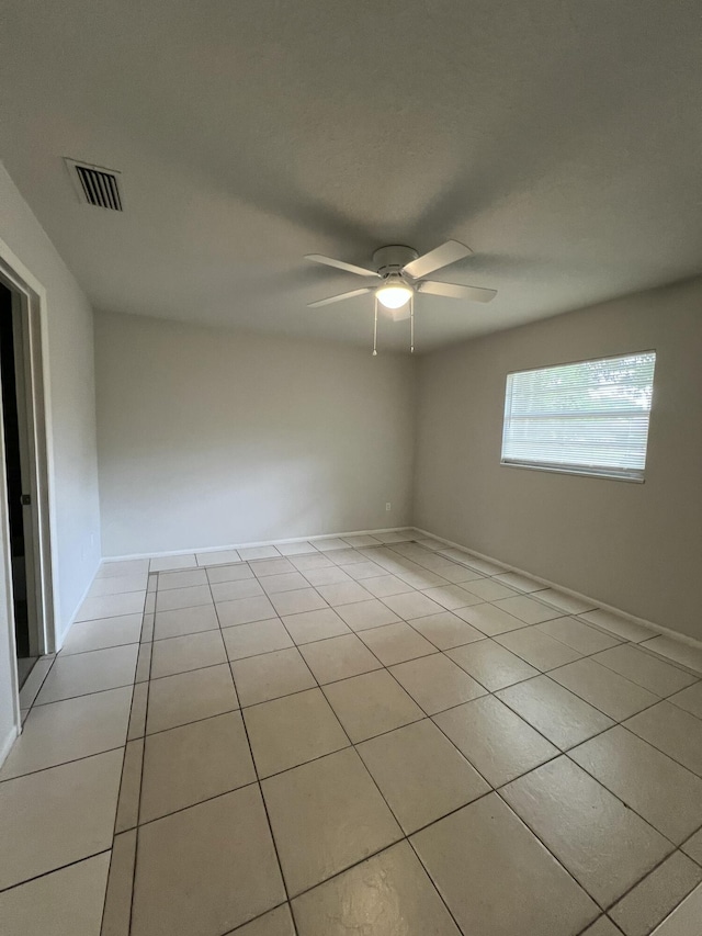 unfurnished room featuring ceiling fan and light tile patterned floors