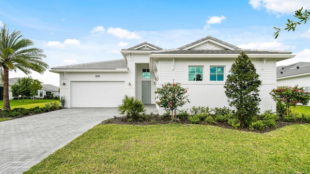 view of front facade featuring a front lawn and a garage