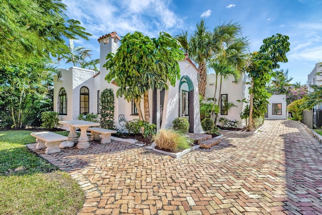 view of mediterranean / spanish-style house