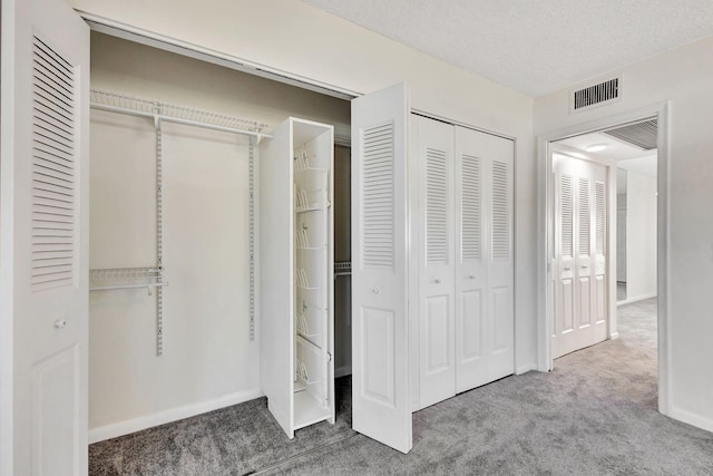 unfurnished bedroom with carpet flooring, a textured ceiling, access to exterior, and ceiling fan