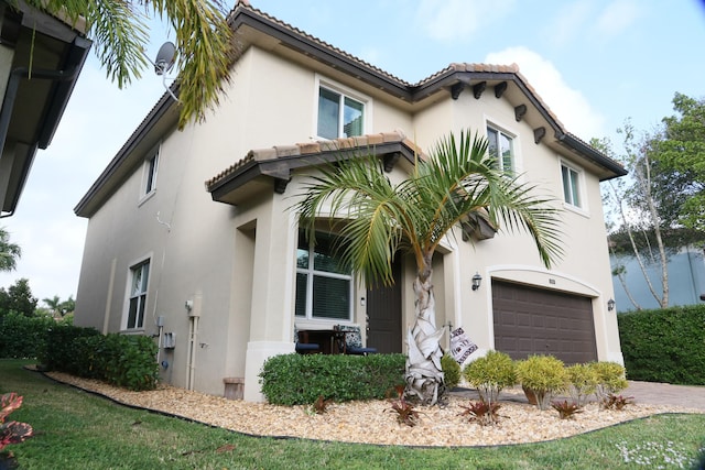 view of front facade with a garage