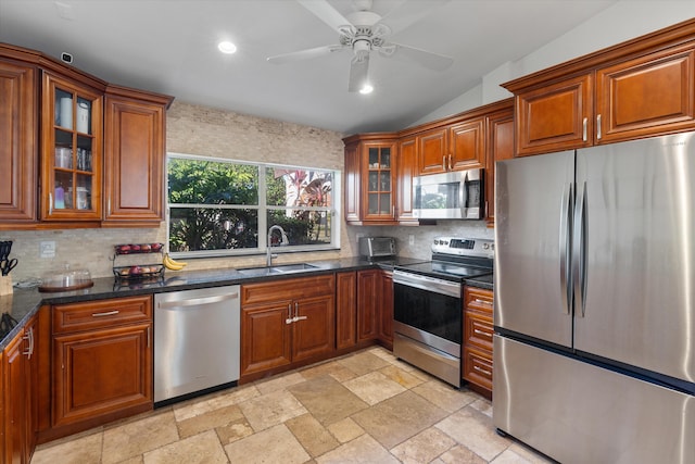 kitchen with backsplash, sink, stainless steel appliances, and vaulted ceiling