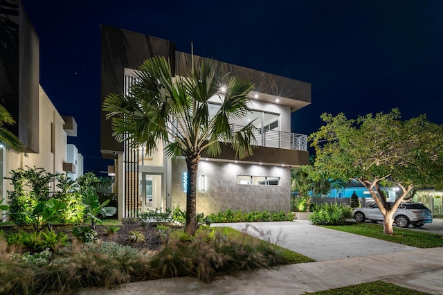 view of front of property with a balcony