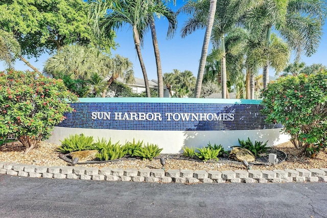 view of community / neighborhood sign