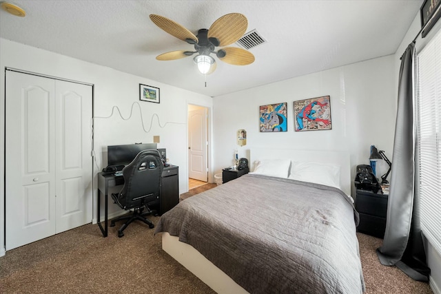 bedroom featuring carpet flooring, a textured ceiling, a closet, and ceiling fan