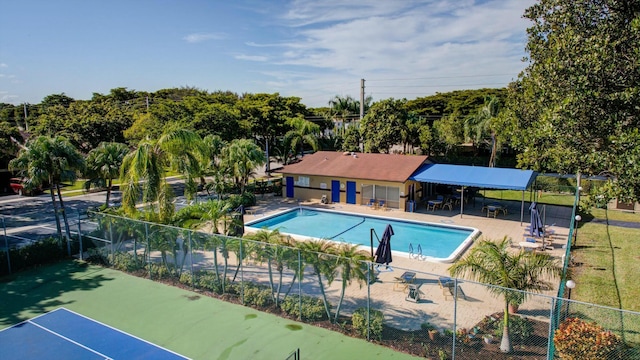 view of swimming pool