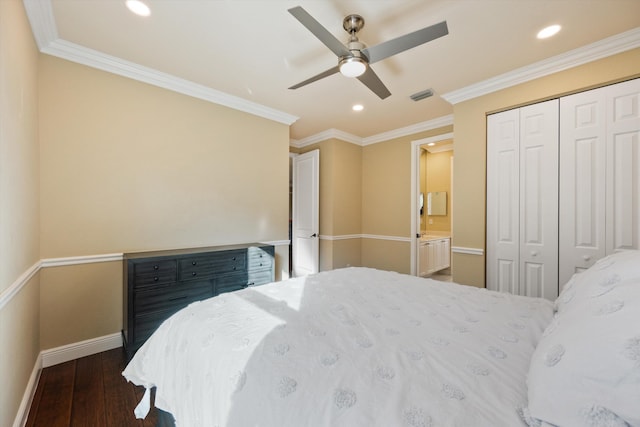 bedroom with dark wood-type flooring, ornamental molding, a closet, and ceiling fan