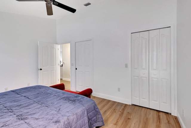 bedroom featuring visible vents, ceiling fan, baseboards, and wood finished floors