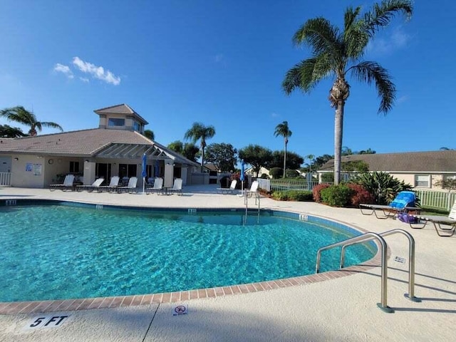 view of swimming pool featuring a patio