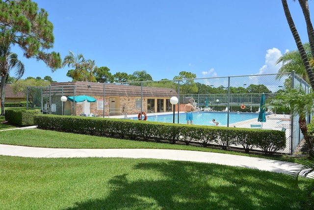 view of swimming pool featuring a lawn