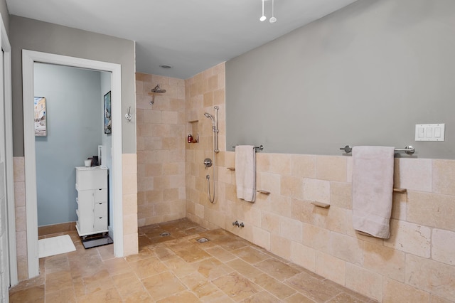 bathroom featuring a tile shower and tile walls