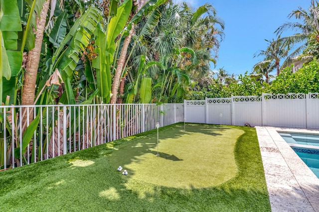 view of yard featuring a fenced in pool