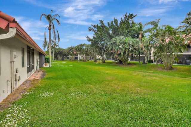 7906 Lexington Club Blvd Unit B, Delray Beach, FL 33446 - view of green lawn