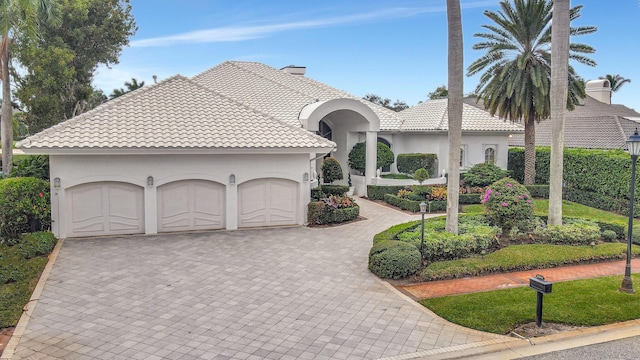 view of front facade featuring a garage