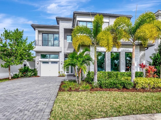 view of front of home with a front yard