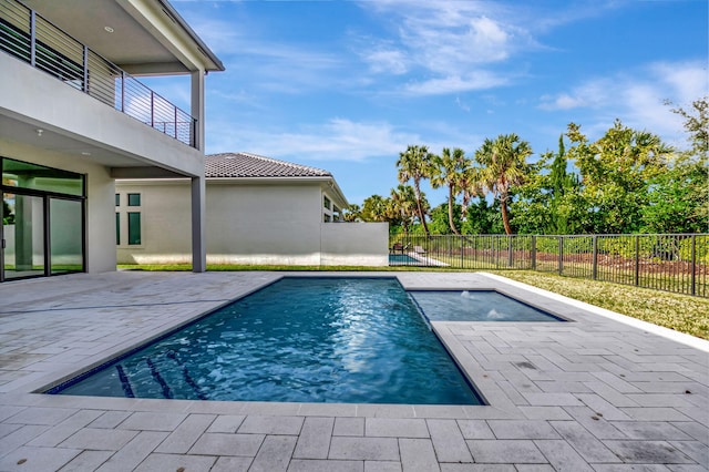 view of pool with a patio area and a jacuzzi