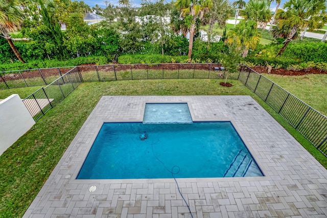 view of swimming pool featuring a lawn