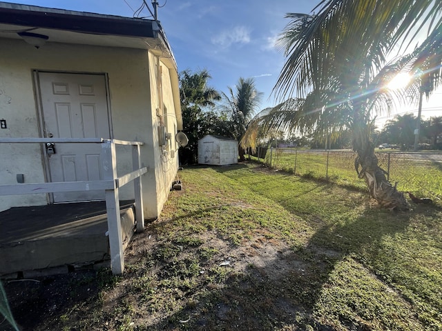 view of yard with a shed