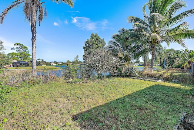 view of yard featuring a water view