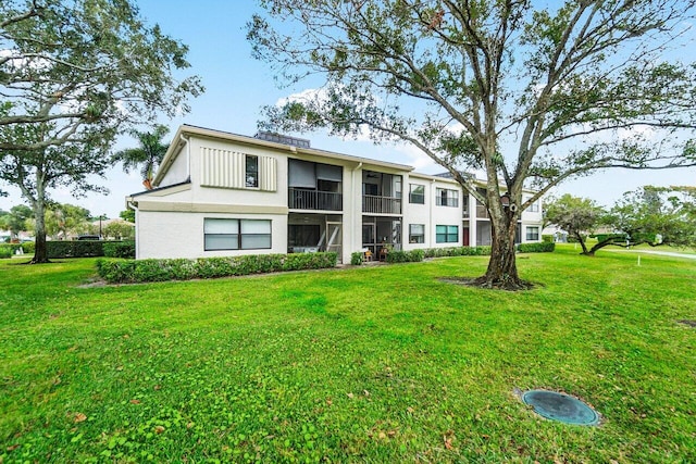 view of front facade with a front yard