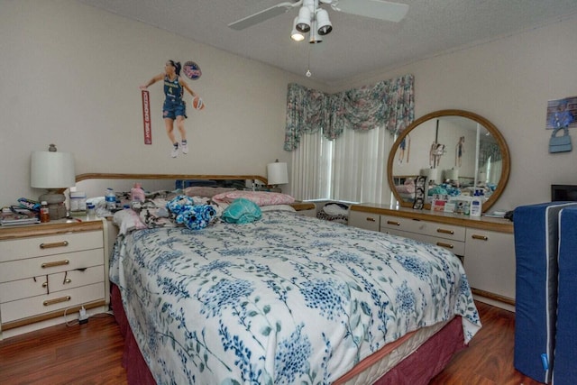 bedroom featuring a textured ceiling, dark hardwood / wood-style floors, and ceiling fan