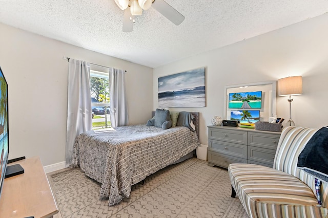 bedroom featuring ceiling fan and a textured ceiling