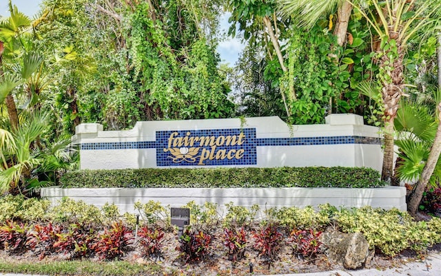 view of community / neighborhood sign