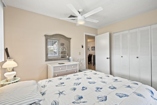 bedroom with a textured ceiling, a closet, and ceiling fan