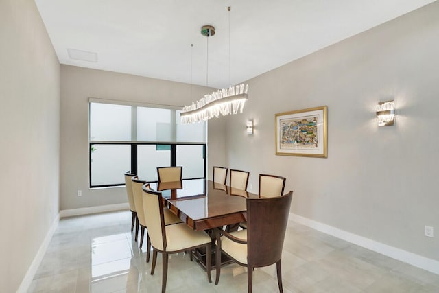 dining space with a notable chandelier