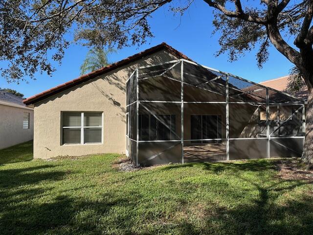 back of house featuring a yard